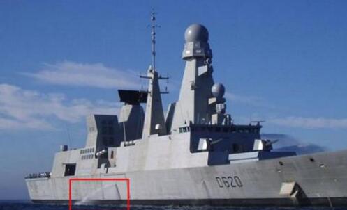 軍艦等大型船舶的側(cè)面不停地向外排水:水從哪里來(lái)?